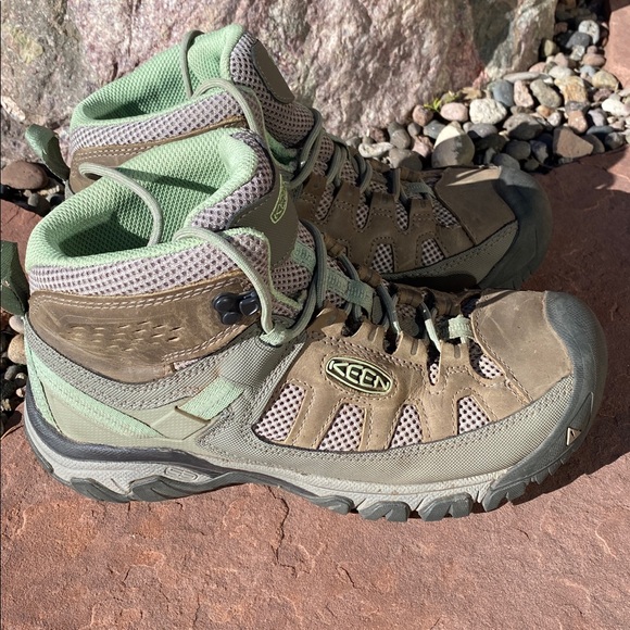 Keen Targhee Vent Mid Hiking Shoe size 8 M
In Box - Picture 8 of 12